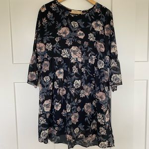 Elodie | 3/4 bell sleeve flowy floral dress | size medium | knee-length